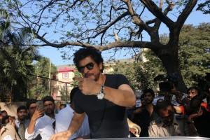 BMC Election 2017,Shah Rukh Khan,actor Shah Rukh Khan,SRK,Shah Rukh Khan votes,Srk votes,Shah Rukh Khan votes at Mount Mary Convent High School