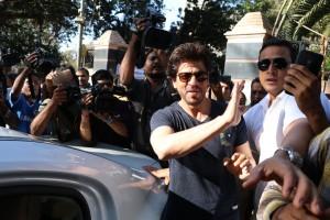 BMC Election 2017,Shah Rukh Khan,actor Shah Rukh Khan,SRK,Shah Rukh Khan votes,Srk votes,Shah Rukh Khan votes at Mount Mary Convent High School