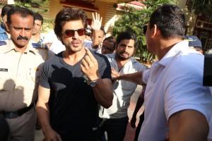 BMC Election 2017,Shah Rukh Khan,actor Shah Rukh Khan,SRK,Shah Rukh Khan votes,Srk votes,Shah Rukh Khan votes at Mount Mary Convent High School