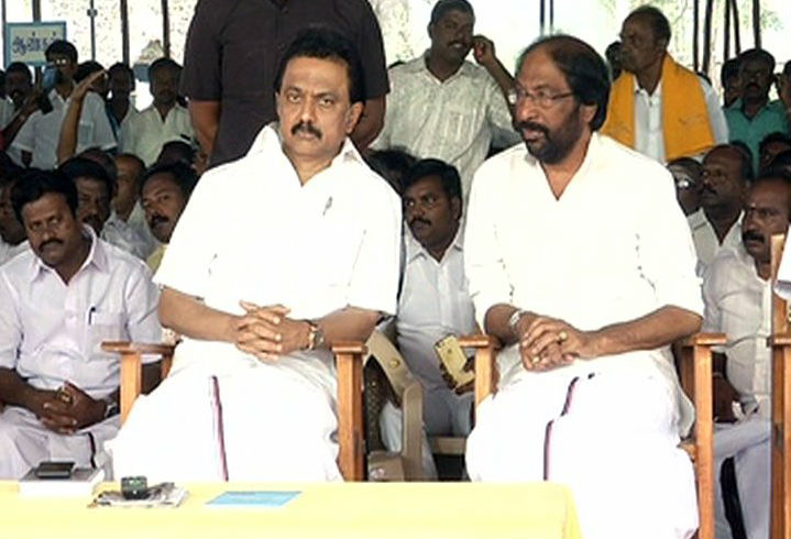 MK Stalin and other DMK leaders on statewide hunger strike against Edappadi Palanisamy's trust vote. MK Stalin,DMK,DMK hunger stike,TN trust vote,Edappadi Palanisamy,trust vote,statewide hunger strike