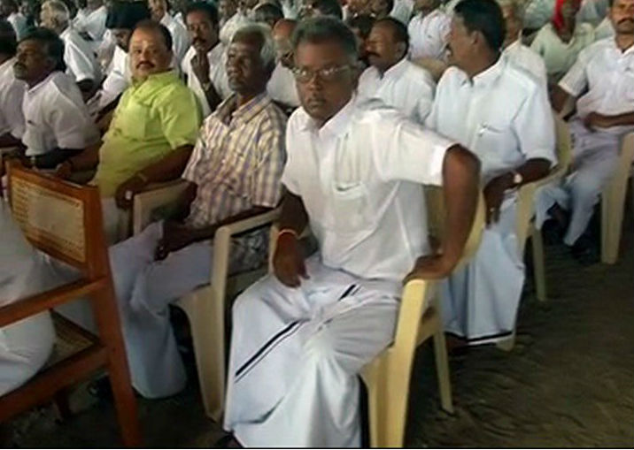 MK Stalin and other DMK leaders on statewide hunger strike against Edappadi Palanisamy's trust vote. MK Stalin,DMK,DMK hunger stike,TN trust vote,Edappadi Palanisamy,trust vote,statewide hunger strike