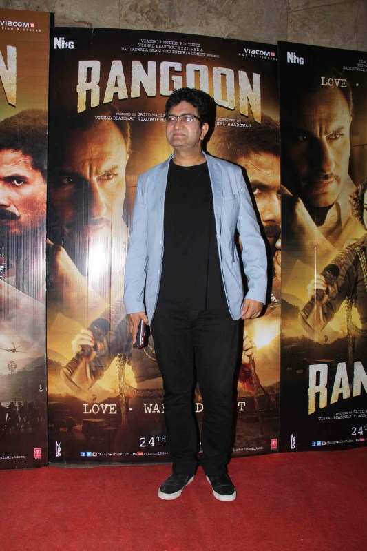 Prasoon Joshi spotted at the Rangoon special screening. Kangna Ranaut,Shahid Kapoor,Mira Rajput,Rangoon,Rangoon special screening,Rangoon special screening pics,Rangoon special screening images,Rangoon special screening photos,Rangoon special screening stills,Rangoon special screening pictures