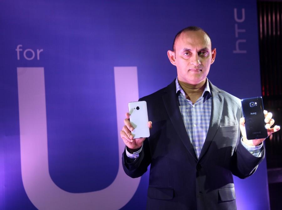 The HTC U Ultra comes equipped with the dual display, HTC Sense companion, U Sonic and Voice recognition. The device has 16MP UltraPixel camera in the front and 12MP UltraPixel main camera. HTC,'U' series,U series,Apple's iPhone7,iPhone7,Taiwanese smartphone,HTC Corporation,HTC U Ultra,HTC U Play devices
