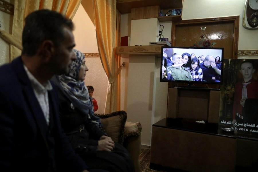 The parents of Palestinian Abd Elfatah Ashareef watch a TV broadcast of the sentencing hearing of Israeli soldier Elor Azaria, at their house in the West Bank City of Hebron February 21, 2017. Israeli soldier,Palestinian assailant,killing Palestinian,Palestinian,Israeli soldier Elor Azaria,Elor Azaria