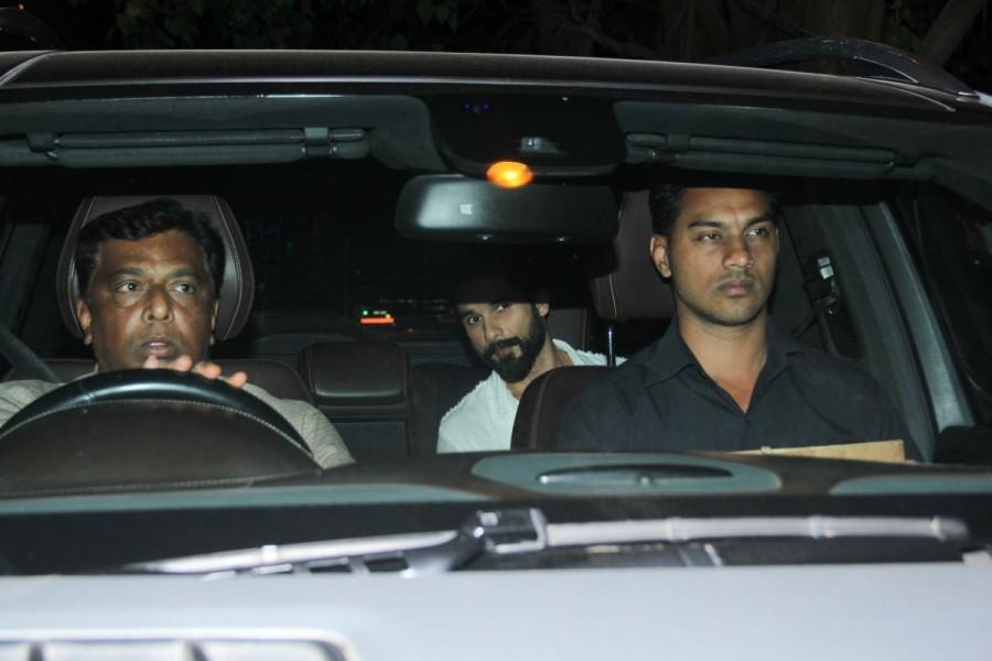 Bollywood actor Shahid Kapoor spotted at Rangoon special screening. Suneil Shetty,Kangana Ranaut,Sonakshi Sinha,Sushanth Singh Rajput,Shahid Kapoor,Rangoon,Rangoon special screening,Rangoon special screening pics,Rangoon special screening images,Rangoon special screening photos,Rangoon special screening stills,Rangoon spe