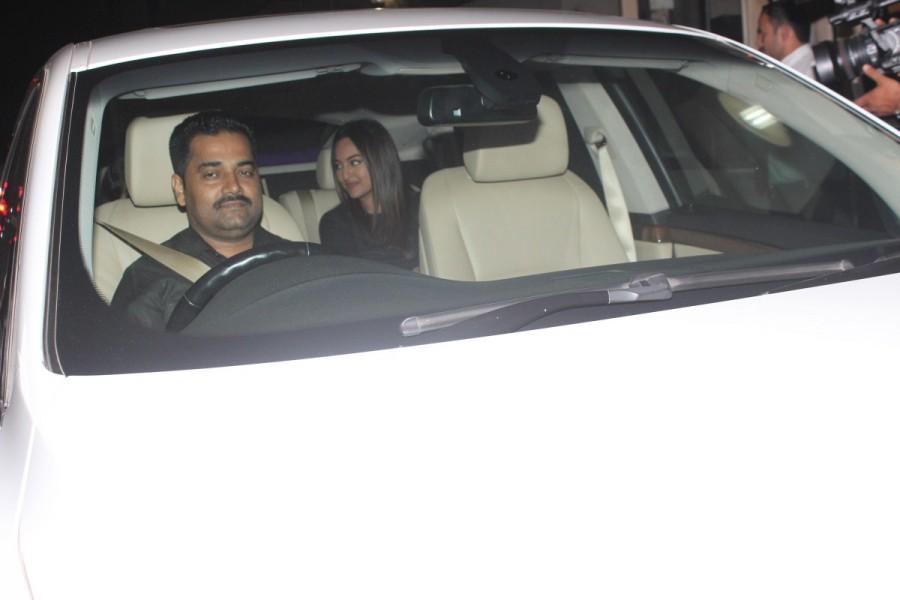 Bollywood actress Sonakshi Sinha spotted at Rangoon special screening. Suneil Shetty,Kangana Ranaut,Sonakshi Sinha,Sushanth Singh Rajput,Shahid Kapoor,Rangoon,Rangoon special screening,Rangoon special screening pics,Rangoon special screening images,Rangoon special screening photos,Rangoon special screening stills,Rangoon spe