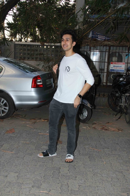 Bollywood actor Govinda with his son spotted at Sunny Super Sound in Mumbai. Govinda,actor Govinda,Govinda with his son,Govinda son,Govinda at Sunny Super Sound,Sunny Super Sound,Govinda latest pics,Govinda latest images,Govinda latest photos,Govinda latest stills,Govinda latest pictures