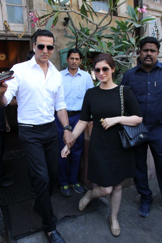 Bollywood actor Akshay Kumar and Twinkle Khanna spotted at cafe in Bandra. Akshay Kumar and Twinkle Khanna,Akshay Kumar,Twinkle Khanna,Akshay Kumar at cafe,Twinkle Khanna at cafe,Akshay Kumar and Twinkle Khanna pics,Akshay Kumar and Twinkle Khanna images,Akshay Kumar and Twinkle Khanna photos,Akshay Kumar and Twinkle Khanna stil