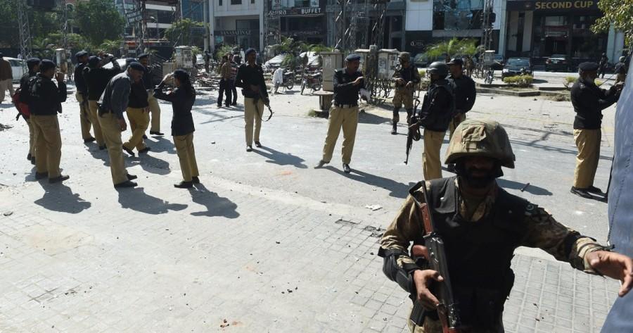 The intensity of the blast shattered windows of nearby buildings. Ambulances rushed to the scene to shift the injured to the nearby General Hospital. Twin blasts rock Lahore,Twin blasts in Lahore,Lahore blast,Lahore Twin blast,lahore explosion