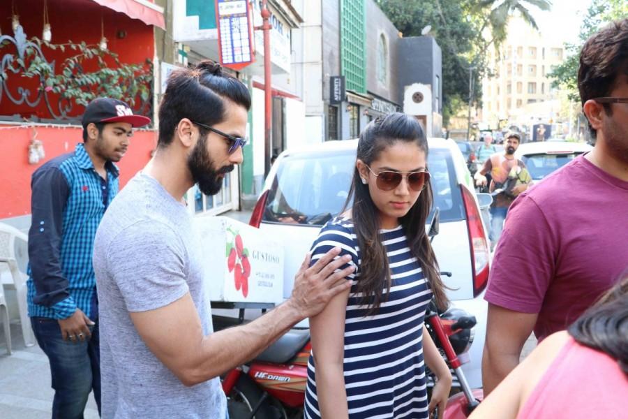 Bollywood actor Shahid Kapoor and wife Mira Rajput spotted at Bandra. Shahid Kapoor and Mira Rajput,Shahid Kapoor,Mira Rajput,Shahid Kapoor and Mira Rajput pics,Shahid Kapoor and Mira Rajput images,Shahid Kapoor and Mira Rajput photos,Shahid Kapoor and Mira Rajput stills,Shahid Kapoor and Mira Rajput pictures