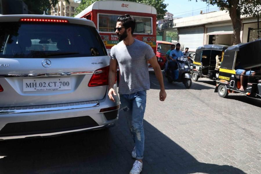 Bollywood actor Shahid Kapoor and wife Mira Rajput spotted at Bandra. Shahid Kapoor and Mira Rajput,Shahid Kapoor,Mira Rajput,Shahid Kapoor and Mira Rajput pics,Shahid Kapoor and Mira Rajput images,Shahid Kapoor and Mira Rajput photos,Shahid Kapoor and Mira Rajput stills,Shahid Kapoor and Mira Rajput pictures