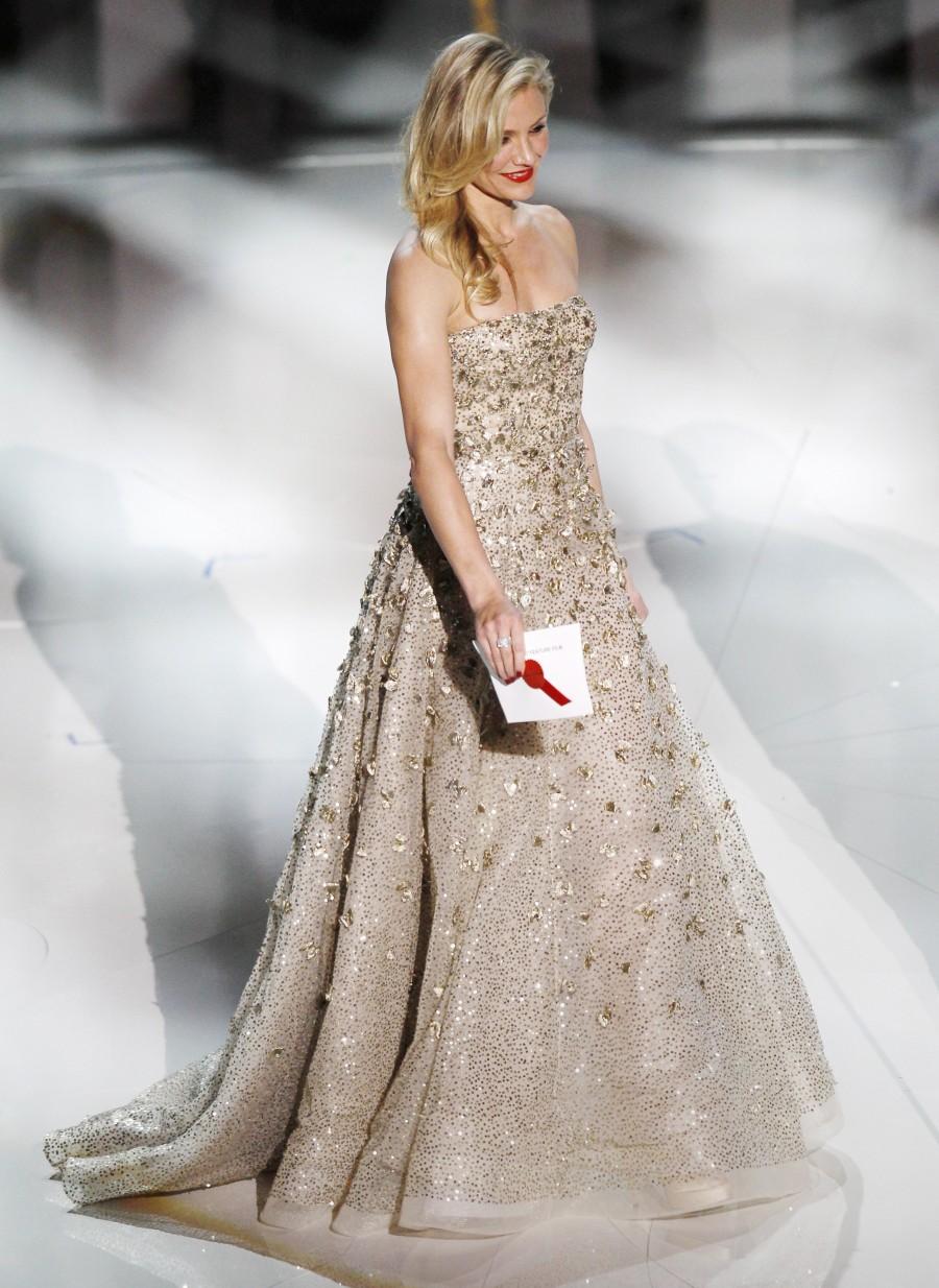 Cameron Diaz’s dazzling strapless Oscar de la Renta dress, which she wore in 2010, is still fashion critics’ one of the favourites red carpet look. Oscars 2017,Oscars red carpet,Oscars best dressed celebrities,red carpet look,Jennifer Lawrence,kate Hudson,Anne Hathway,Penelope Cruz,Gwyneth Paltrow,Amanda Seyfried,Jennifer Aniston,Lupita Nyong'o
