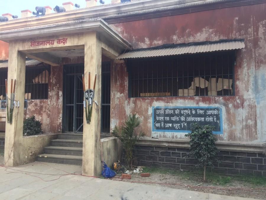 It was fascinating to see that the walls were full of positive sayings and good thoughts to inspire the prisoners, thereby giving them an opportunity to improve and convert their bad deeds into good ones and start a fresh life. Farhan Akhtar,actor Farhan Akhtar,Lucknow Central,Lucknow Central Jail,Film City,Lucknow Central movie,bollywood movie Lucknow Central