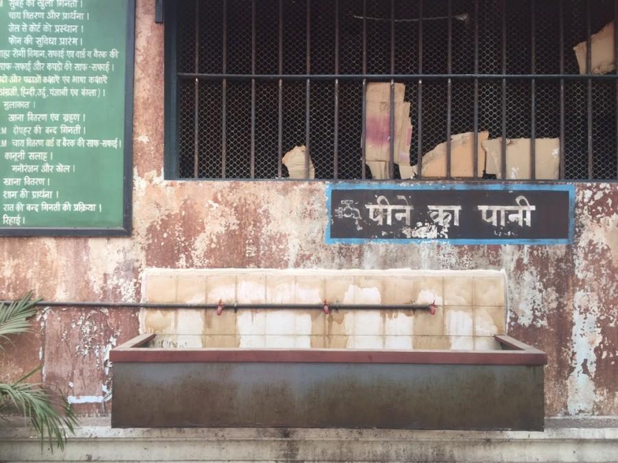 Some of the inspirational quotes on the jail walls are: "Achcha swasthya aur achchi samajh sabse bada dhan hai," Farhan Akhtar,actor Farhan Akhtar,Lucknow Central,Lucknow Central Jail,Film City,Lucknow Central movie,bollywood movie Lucknow Central