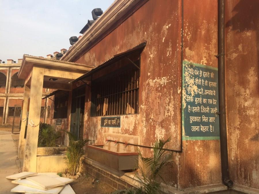 "Apne jeevan ko badalne ke liye aapko keval ek vyakti ki aavashyakta hoti hai, vah hai aap khud," and "Jab tak aap khud par vishvaas nahi karte, tab tak aap bhagwaan pe vishvaas nahi kar sakte." Farhan Akhtar,actor Farhan Akhtar,Lucknow Central,Lucknow Central Jail,Film City,Lucknow Central movie,bollywood movie Lucknow Central