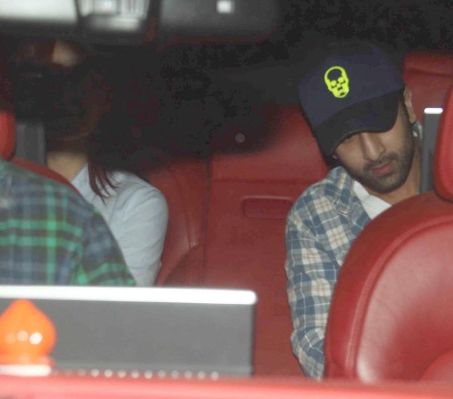 Katrina Kaif, Ranbir Kapoor, Neetu Kapoor Out On Family Dinner - Photos