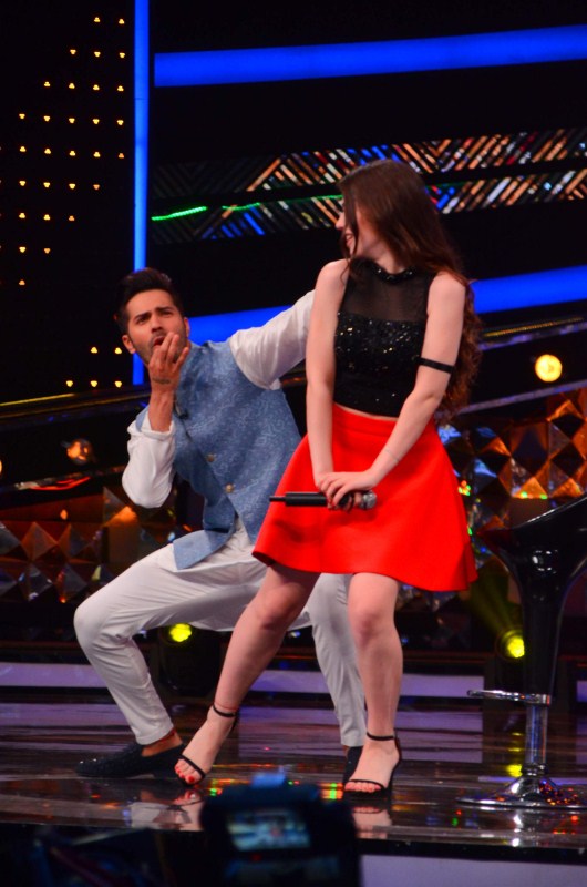 Bollywood actor Varun Dhawan and Alia Bhatt promote Badrinath Ki Dulhania on Dil Hai Hindustani on February 24, 2017. Varun Dhawan and Alia Bhatt,Varun Dhawan,Alia Bhatt,Badrinath Ki Dulhania,Badrinath Ki Dulhania promotion,Badrinath Ki Dulhania movie promotion,Badrinath Ki Dulhania on Dil Hai Hindustani,Dil Hai Hindustani