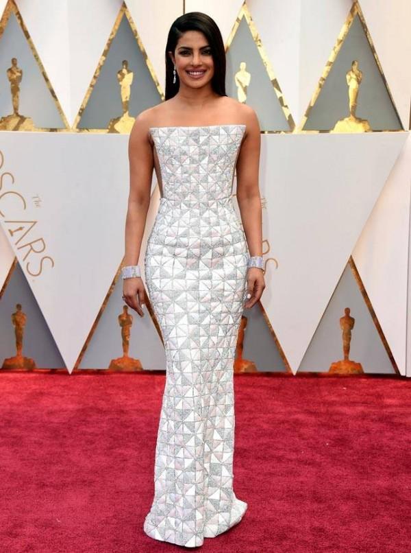 Oscars 2017: Here's the first look of Priyanka Chopra from the red ...