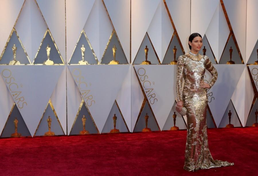 Jessica Biel poses on the red carpet. Jessica Biel,Taraji P. Henson,Matt Damon,Dakota Johnson,John Legend,Cynthia Erivo,Felicity Jones,Karlie Kloss,Luciana Barroso,Oscars 2017 red carpet,Oscars 2017,89th Academy Awards,89th Academy Awards red carpet