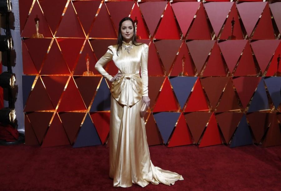 Dakota Johnson poses on the red carpet. Jessica Biel,Taraji P. Henson,Matt Damon,Dakota Johnson,John Legend,Cynthia Erivo,Felicity Jones,Karlie Kloss,Luciana Barroso,Oscars 2017 red carpet,Oscars 2017,89th Academy Awards,89th Academy Awards red carpet