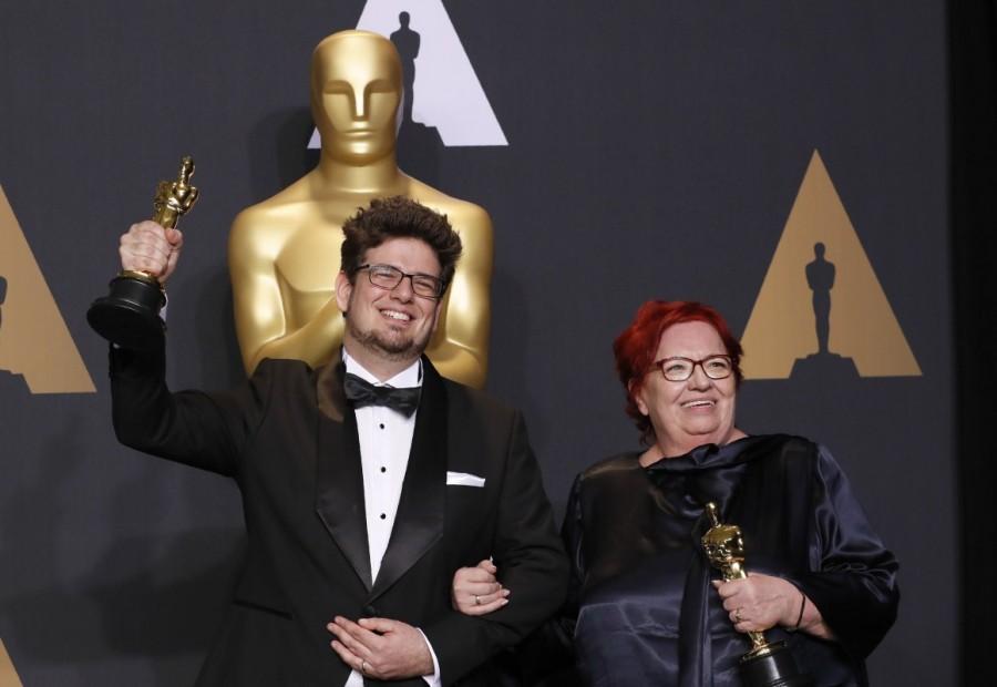 Anna Udvardy and Kristof Deak pose with their Oscars for Best Live Action Short Film for "Sing". Viola Davis,Sylvain Bellemare,Mahershala Ali,Oscar 2017 winners,Oscar 2017,Oscar 2017 winners pics,Oscar 2017 winners images,Oscar 2017 winners photos,Oscar 2017 winners stills,Oscar 2017 winners pictures