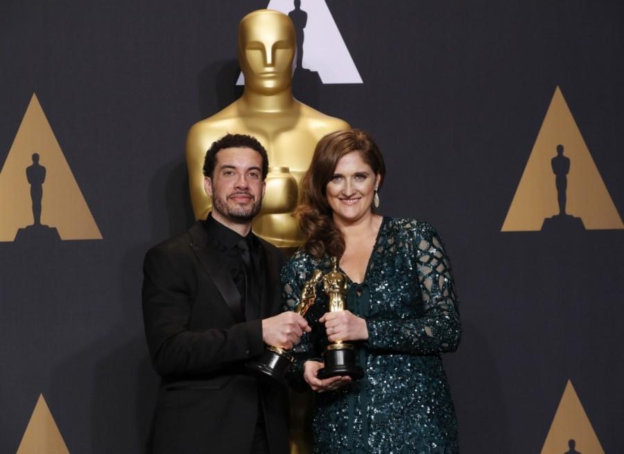 Best Feature Documentary Ezra Edelman and Caroline Waterlow for O.J: Made in America. Viola Davis,Sylvain Bellemare,Mahershala Ali,Oscar 2017 winners,Oscar 2017,Oscar 2017 winners pics,Oscar 2017 winners images,Oscar 2017 winners photos,Oscar 2017 winners stills,Oscar 2017 winners pictures