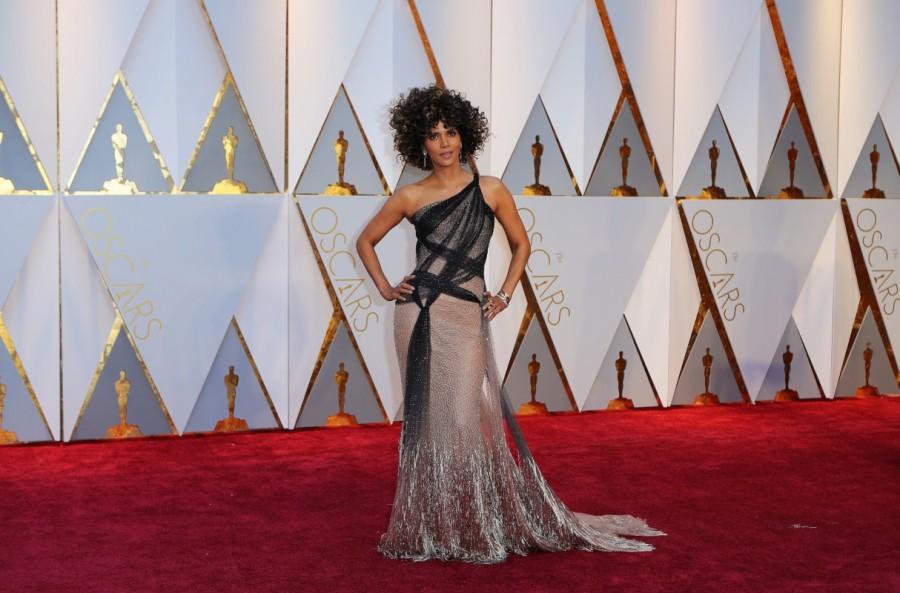 Halle Berry Ruth Negga,Hailee Steinfeld,Isabelle Huppert,Viola Davis,Halle Berry,Mahershala,Karlie Kloss,Taraji P Henson,John Legend,Chrissy Teigen,Emma Stone,Oscars 2017 red carpet