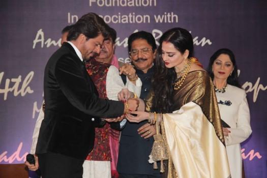 Veteran actress Rekha along with Maharashtra Governor C. Vidyasagar Rao honored Bollywood superstar Shah Rukh Khan with the Yash Chopra Memorial Award..