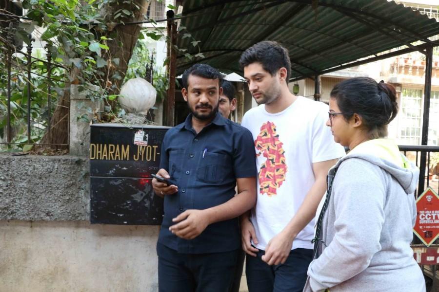 Bollywood actor Sunny Deol spotted at Bandra. Sunny Deol spotted at Bandra,Sunny Deol at Bandra,actor Sunny Deol,Sunny Deol latest pics,Sunny Deol latest images,Sunny Deol latest photos,Sunny Deol latest stills,Sunny Deol latest pictures