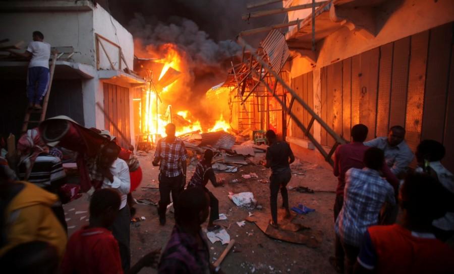 Somali traders attempt to salvage some of their wares from the burning stalls at the main Bakara market in Somalia's capital Mogadishu. Mogadishu,Mogadishu market,Bakara market,Somalia,Somalia capital