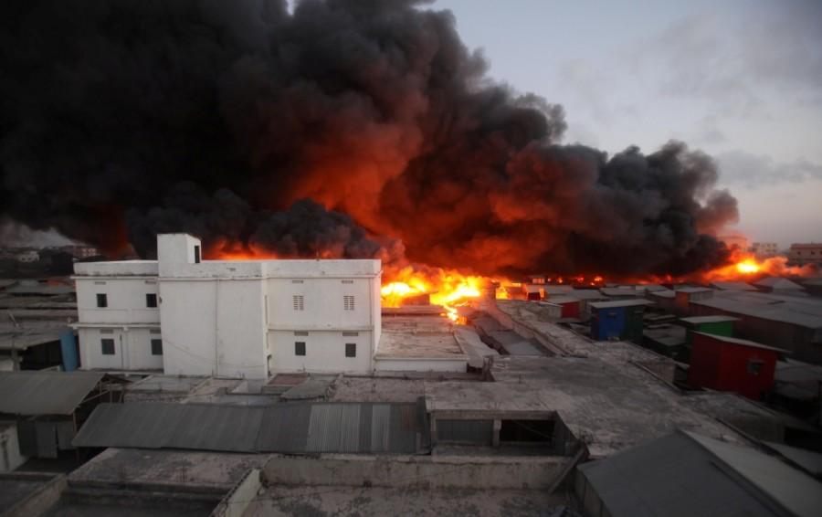 A general view shows burning stalls at the main Bakara market. Mogadishu,Mogadishu market,Bakara market,Somalia,Somalia capital