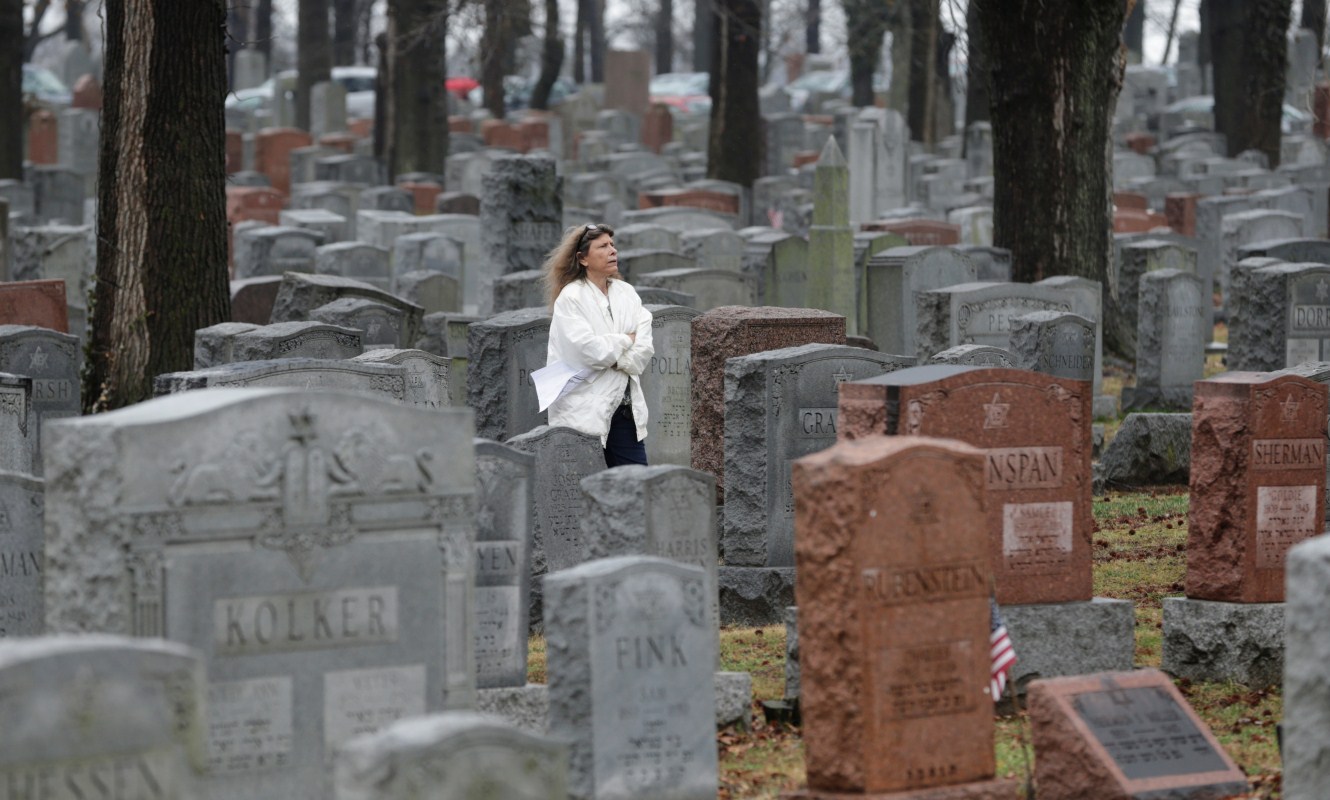 Another Jewish Cemetery Vandalized - Photos,Images,Gallery - 60513