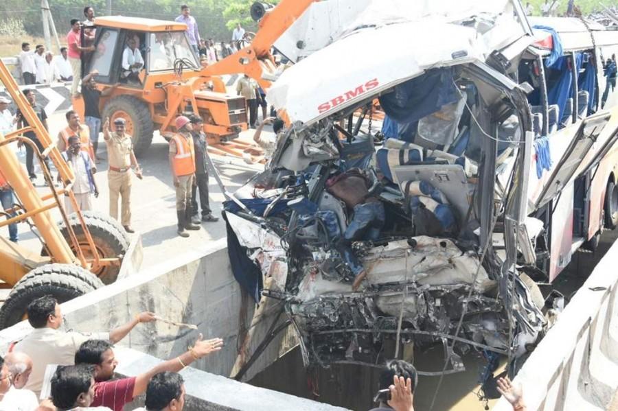 The toll may rise further as some of the injured are in critical condition. Vijayawada Accident,Vijayawada bus Accident,bus Accident,bus Accident in Andhra,Krishna district,canal,Vijayawada bus Accident pics,Vijayawada bus Accident images,Vijayawada bus Accident photos,Vijayawada bus Accident stills,Vijayawada bus Accident pictur