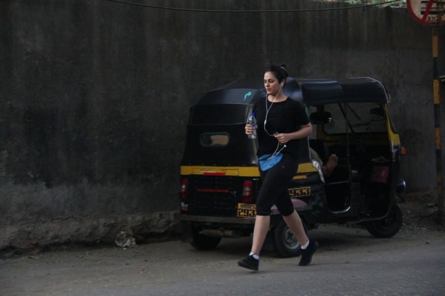 Bollywood actress Anjana Sukhani spotted at Bandra. Anjana Sukhani,Anjana Sukhani at Bandra,Anjana Sukhani pics,Anjana Sukhani images,Anjana Sukhani photos,Anjana Sukhani stills,Anjana Sukhani pictures