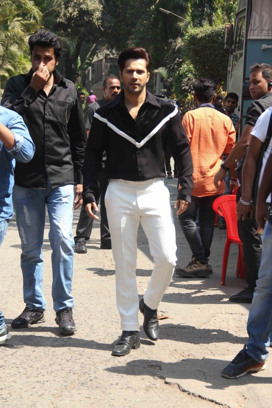 Bollywood actors Alia Bhatt and Varun Dhawan on the sets of &TV's singing reality show The Voice India season 2 to promote film their upcoming movie Badrinath Ki Dulhania in Mumbai on February 28, 2017. Alia Bhatt and Varun Dhawan,Alia Bhatt,Varun Dhawan,Alia Bhatt with Varun Dhawan,The Voice India season 2,Badrinath Ki Dulhania,Badrinath Ki Dulhania promotion,Badrinath Ki Dulhania movie promotion,Badrinath Ki Dulhania promotion pics,Badrinath Ki Dulhani