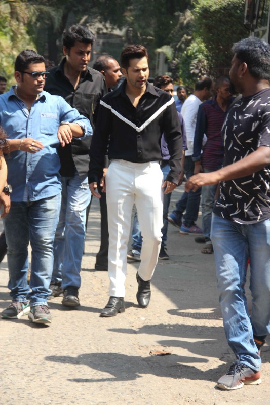 Bollywood actors Alia Bhatt and Varun Dhawan on the sets of &TV's singing reality show The Voice India season 2 to promote film their upcoming movie Badrinath Ki Dulhania in Mumbai on February 28, 2017. Alia Bhatt and Varun Dhawan,Alia Bhatt,Varun Dhawan,Alia Bhatt with Varun Dhawan,The Voice India season 2,Badrinath Ki Dulhania,Badrinath Ki Dulhania promotion,Badrinath Ki Dulhania movie promotion,Badrinath Ki Dulhania promotion pics,Badrinath Ki Dulhani