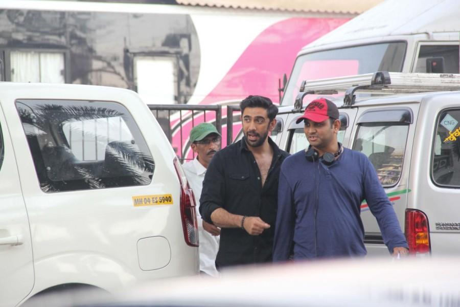 Bollywood actor Amit Sadh spotted at Bandra during the on location shooting of Sarkar 3. Amit Sadh,Amit Sadh spotted at Bandra,Amit Sadh at Bandra,Sarkar 3,bollywood movie Sarkar 3,Sarkar 3 on the sets,Sarkar 3 sets,Amit Sadh on Sarkar 3