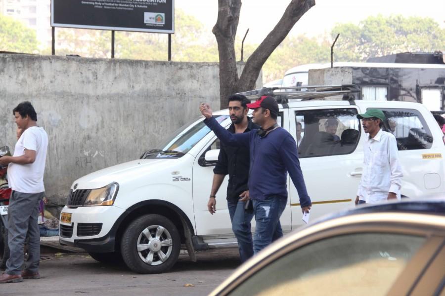 Bollywood actor Amit Sadh spotted at Bandra during the on location shooting of Sarkar 3. Amit Sadh,Amit Sadh spotted at Bandra,Amit Sadh at Bandra,Sarkar 3,bollywood movie Sarkar 3,Sarkar 3 on the sets,Sarkar 3 sets,Amit Sadh on Sarkar 3