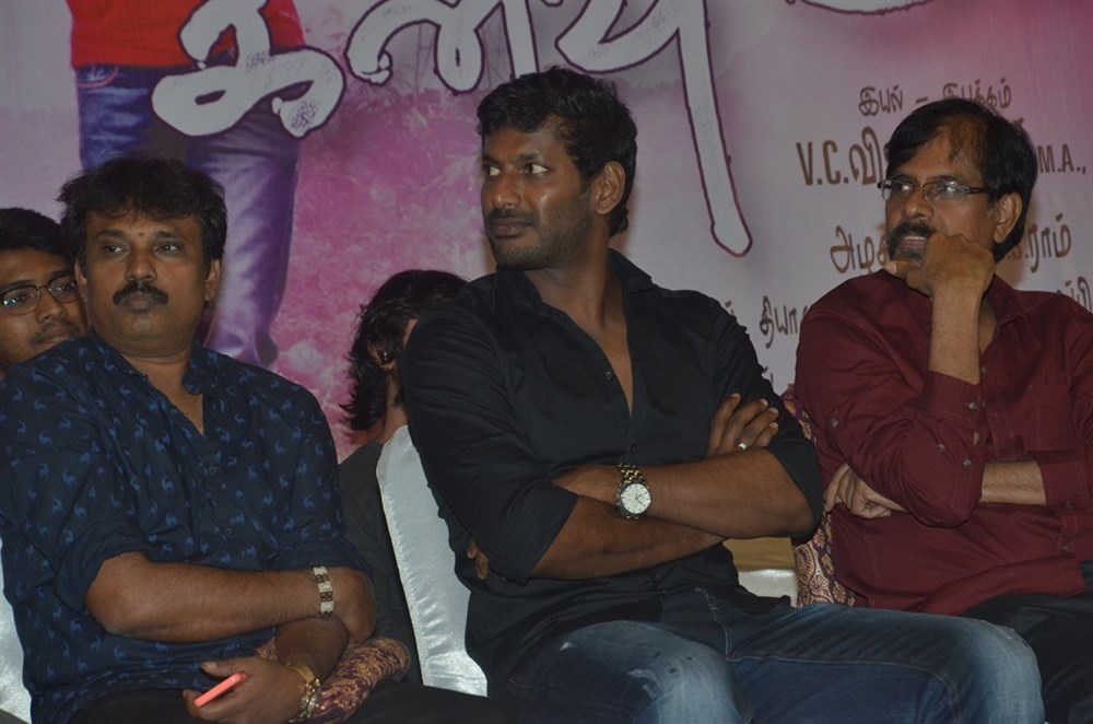 Tamil movie Oru Kanavu Pola audio launch held at Chennai. Celebs like Vishal, Perarasu, Karthik Subbaraj, Snehan, Soundararaja, VC Vijay Shankar, Ramakrishnan, M Sukumar, ES Ram, SR Prabhakaran, RK Selvamani, Ashok Kumar Balakrishnan, Ponraj, Charlie and others graced the event. Vishal,Perarasu,Karthik Subbaraj,Oru Kanavu Pola audio launch,Oru Kanavu Pola,Oru Kanavu Pola audio launch pics,Oru Kanavu Pola audio launch images,Oru Kanavu Pola audio launch photos,Oru Kanavu Pola audio launch stills,Oru Kanavu Pola audio launch pictur