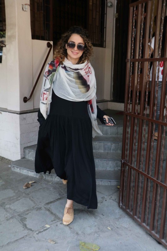 Bollywood actress Kangana Ranaut spotted at Shankar Mahadevan's studio. Kangana Ranaut,actress Kangana Ranaut,Kangana Ranaut at Shankar Mahadevan's studio,Shankar Mahadevan studio,Kangana Ranaut pics,Kangana Ranaut images,Kangana Ranaut photos,Kangana Ranaut pictures