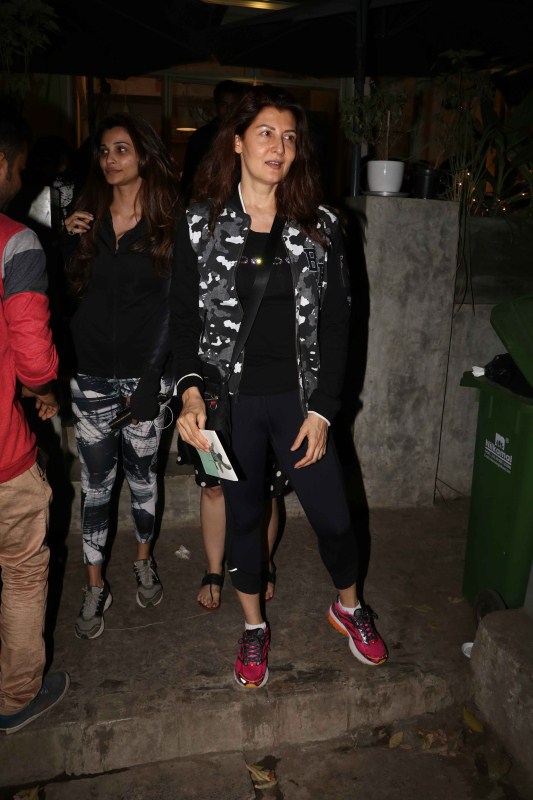 Bollywood actors Daisy Shah and Sangita Bijlani spotted at Kitchen Garden in Bandra. Daisy Shah and Sangita Bijlan,Daisy Shah,Sangita Bijlan,Daisy Shah at Kitchen Garden,Sangita Bijlani at Kitchen Garden,Kitchen Garden,Celebs at Kitchen Garden