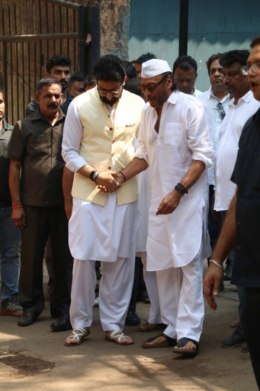 Celebs like Abhishek Bachchan, Amitabh Bachchan, Jackie Shroff, Tanishaa Mukerji, Suniel Shetty, Tanishaa Mukerji, Rohit Shetty, Armaan Kohli, Apoorva Lakhia, Vatsal Seth, Sooraj Pancholi, Ganesh Hegde, Shreyas Talpade and others spotted at Suniel Shetty's father Veerapa Shetty funeral. Abhishek Bachchan,Amitabh Bachchan,Jackie Shroff,Tanishaa Mukerji,Suniel Shetty,Tanishaa Mukerji,Rohit Shetty,Armaan Kohli,Apoorva Lakhia,Vatsal Seth,Suniel Shetty's father Veerapa Shetty funeral,Suniel Shetty's father dies