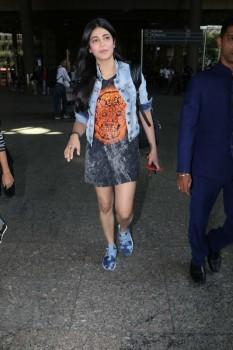 Actress Shruti Haasan spotted at Mumbai airport.