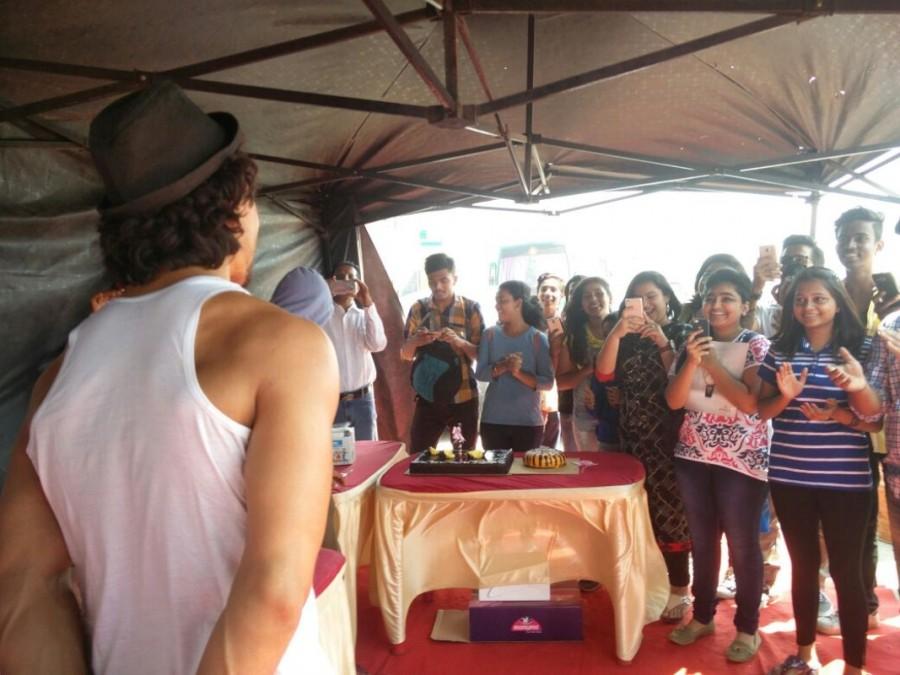 He was deeply moved by one particular gesture. His fans got him a special gift, a huge compilation of messages from his admirers across the world. Tiger Shroff,Tiger Shroff birthday,Tiger Shroff birthday celebrations,Tiger Shroff birthday celebration pics,Tiger Shroff birthday celebration images,Tiger Shroff birthday celebration photos,Tiger Shroff birthday celebration stills,Tiger Shroff birthday c