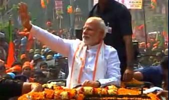 Narendra Modi,Narendra Modi road show,Narendra Modi road show at Varanasi,Narendra Modi  at Varanasi,Narendra Modi arrives for road show
