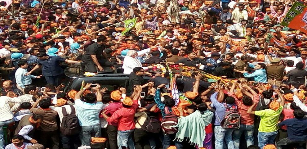 At another point, SP workers erected a stage in the middle of the route road and the police had to forcefully remove it before deatining seven SP workers. Narendra Modi,Narendra Modi road show,Narendra Modi road show at Varanasi,Narendra Modi at Varanasi,Narendra Modi arrives for road show