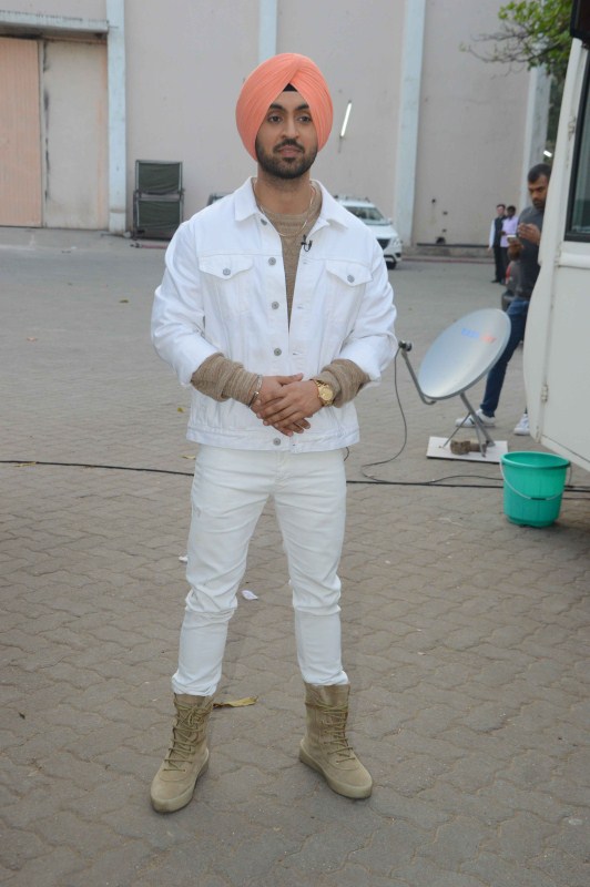 Diljit Dosanjh Spotted In Minimal Ethnic Wears 