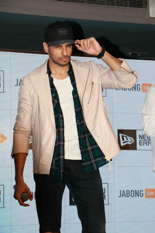 Bollywood actor Sidharth Malhotra spotted during the launch of International Sports Brand, New Era partnership with Jabong in Mumbai March 3, 2017. Sidharth Malhotra,actor Sidharth Malhotra,Jabong Partners with Headwear Brand New Era launch,Jabong Partners,Headwear Brand New Era launch,Sidharth Malhotra latest pics,Sidharth Malhotra latest images,Sidharth Malhotra latest photos,Sidharth Malhotra late