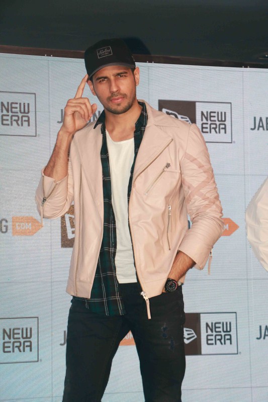 Bollywood actor Sidharth Malhotra spotted during the launch of International Sports Brand, New Era partnership with Jabong in Mumbai March 3, 2017. Sidharth Malhotra,actor Sidharth Malhotra,Jabong Partners with Headwear Brand New Era launch,Jabong Partners,Headwear Brand New Era launch,Sidharth Malhotra latest pics,Sidharth Malhotra latest images,Sidharth Malhotra latest photos,Sidharth Malhotra late