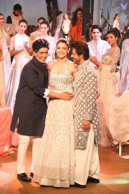 Fashion designer Manish Malhotra, Bollywood actors Shahrukh Khan and Anushka Sharma spotted during the Mijwan Summer 2017 fashion show in Mumbai on March 5, 2017. Manish Malhotra,Shah Rukh Khan,Anushka Sharma,Mijwan Summer 2017 fashion show,Mijwan Summer 2017,Mijwan Summer fashion show,Fashion designer Manish Malhotra,Shah Rukh Khan & Anushka Sharma,Shah Rukh Khan and Anushka Sharma